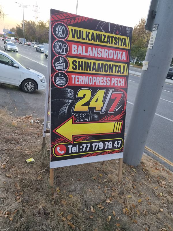Yoʻl chetidagi koʻrsatkich lavha: vulkanizatsiya, balansirovka, shinomontaj, termopress, «24/7»…